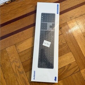 Logitech Wireless Keyboard - WHITE